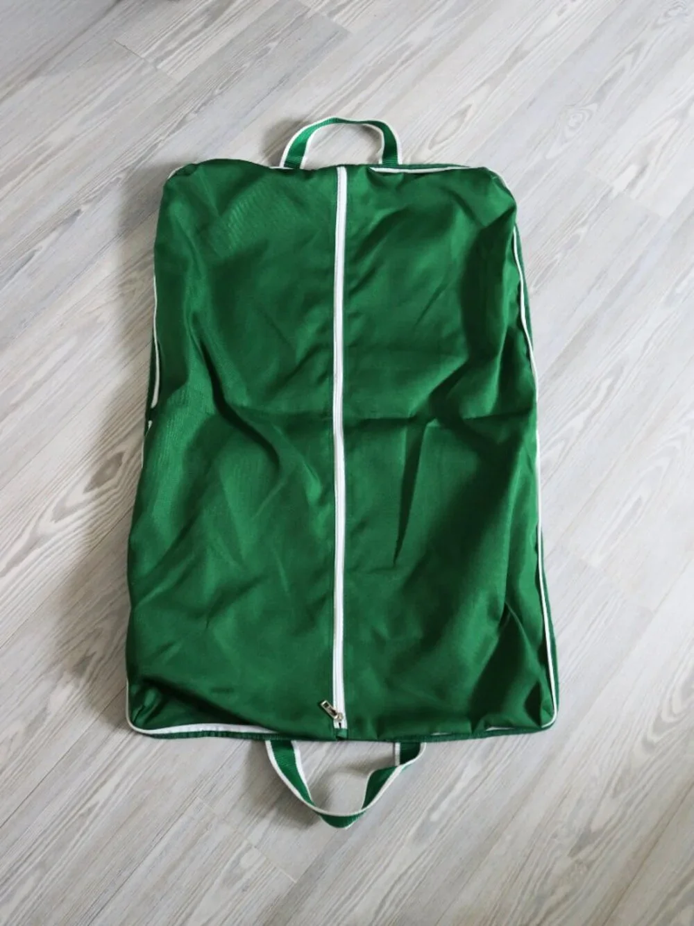 LACOSTE Green Garment Bag Zip & Carry Weekender Bag 34